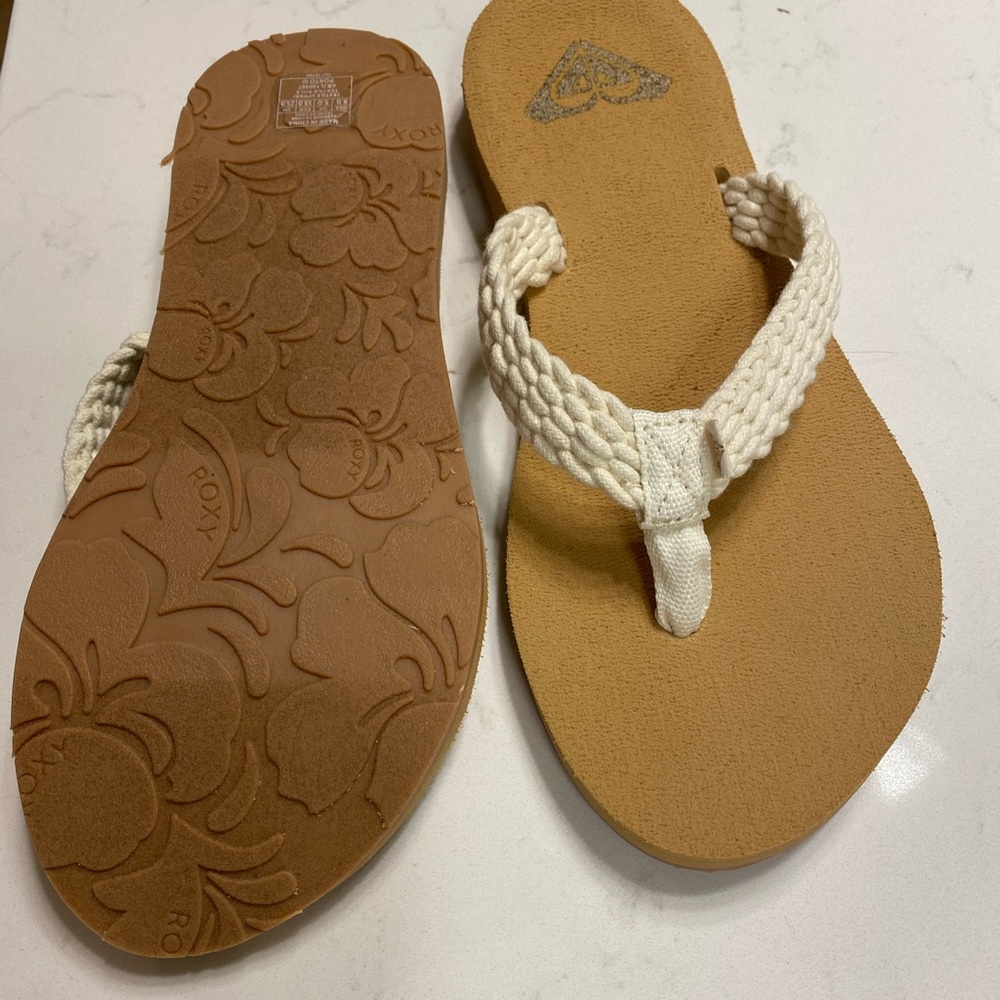 Roxy flip flops